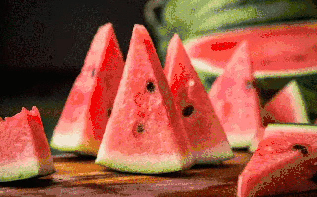 吃瓜频繁小便,揭秘小便背后的秘密